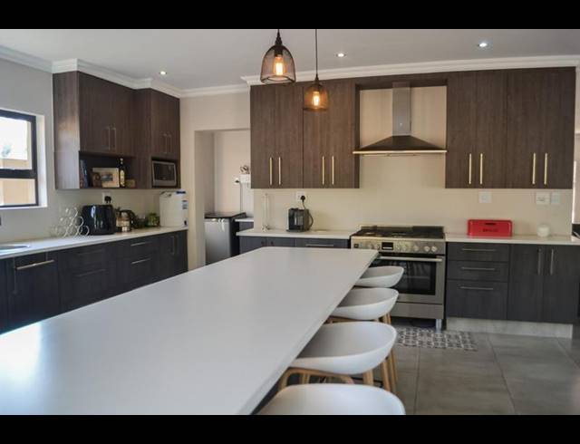 4 BEDROOM HOUSE FOR SALE IN RUIMSIG